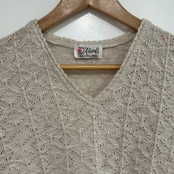Vintage D’Allaird’s Made In Canada Cream V-Neck Short Sleeve Sweater - Picture 2 of 10